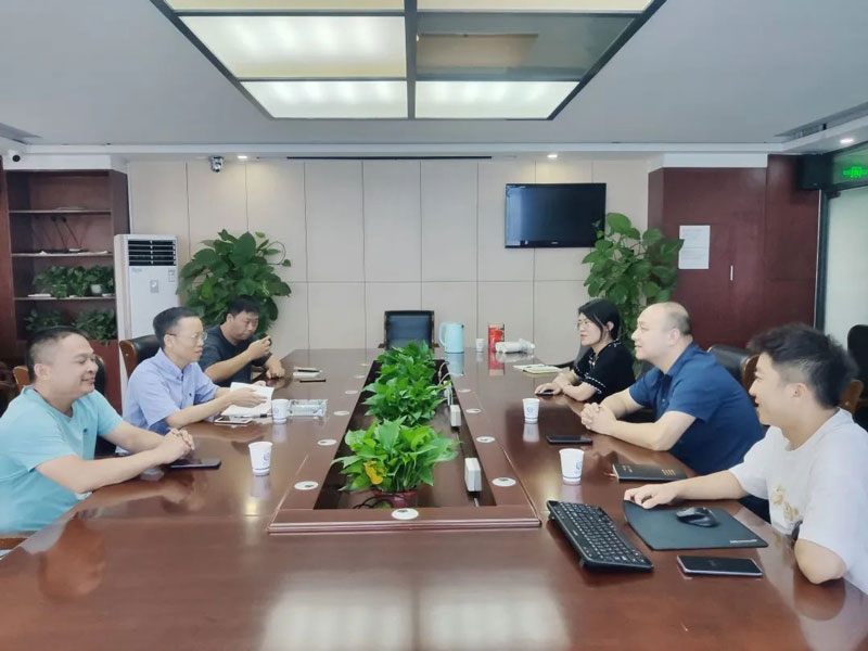 鄭州市科技局、發(fā)改委、生態(tài)環(huán)境局領導蒞臨鑫安利集團調(diào)研